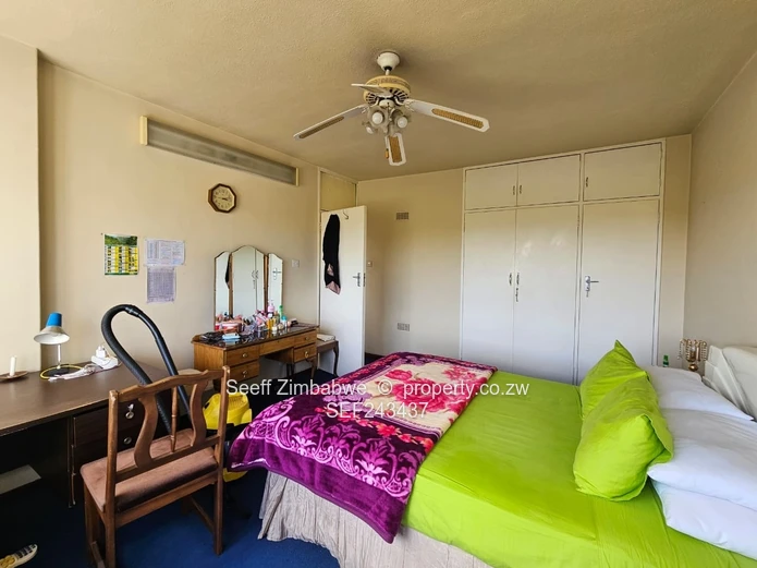 Northwold Sanctuary: Sophisticated 3-Bedroom Living