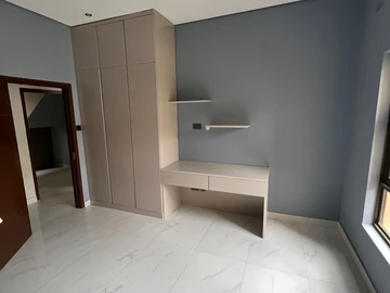 3 Bedroom Flat & Apartment