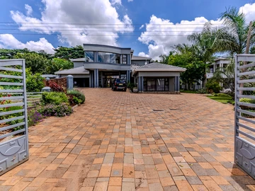 Exquisite 7-Bedroom Mansion with Borehole in Borrowdale Brooke