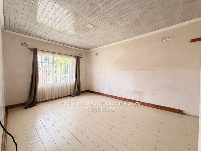 Marlborough 4-Bed with Elizabeth Windsor Road frontage ! 