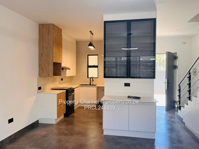 Modern 2-Bed Strathaven Apartment with Pool & Borehole