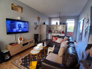 2 Bedroom Flat & Apartment