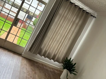 2 Bedroom Flat & Apartment