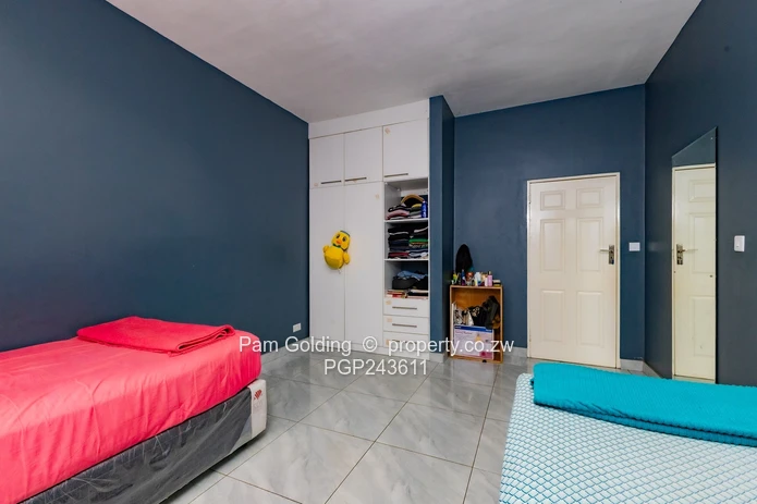 5 bedroom house (Sole Mandate)