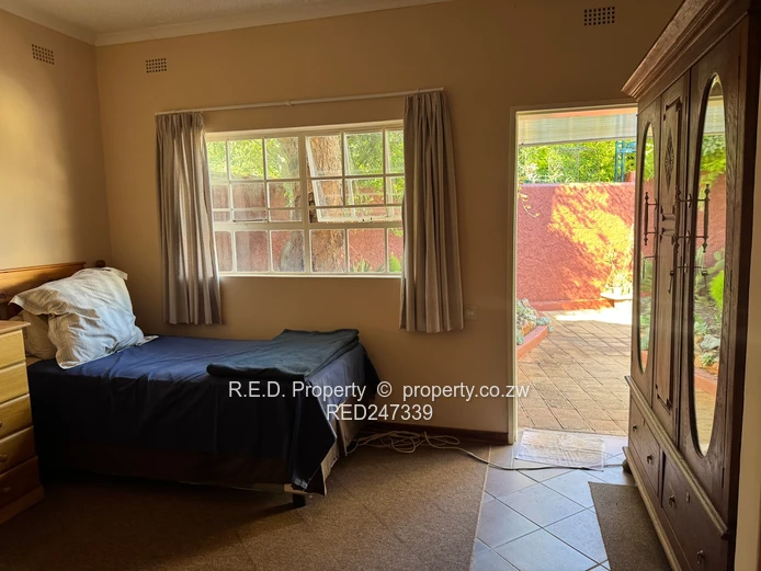 Secure, Comfortable Townhouse Living In Suburbs!