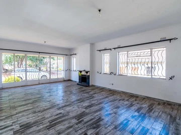 4 Bedroom Flat & Apartment