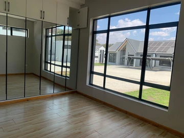 3 Bedroom Flat & Apartment