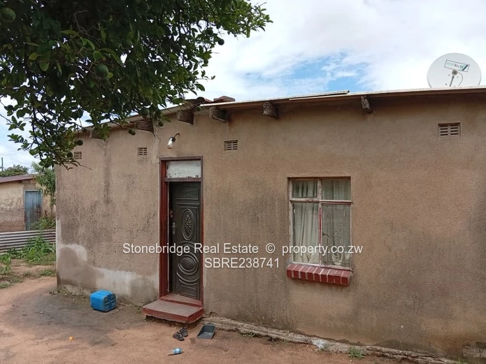 4 Bedroomed House in Pumula Old for sale