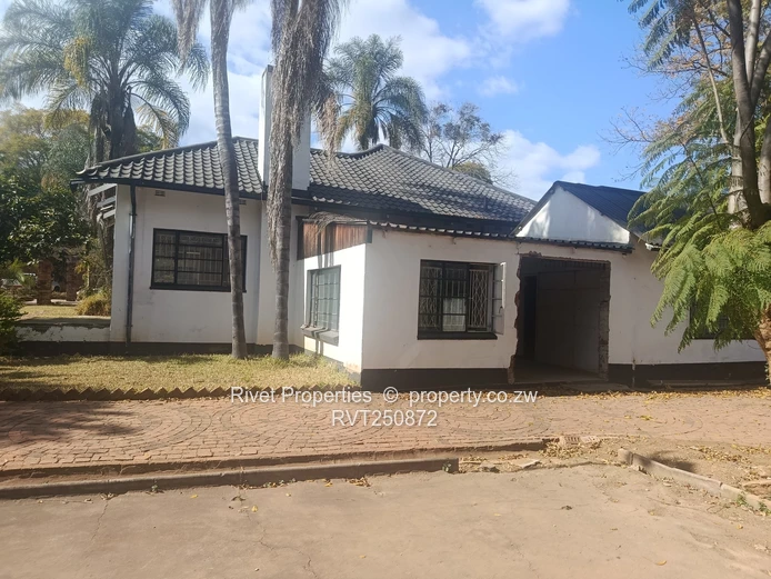 Spacious Highlands 5-Bed Home UNDER RENOVATION EXCELLENT LOCATION FOR ANYTHING (Sole Mandate)