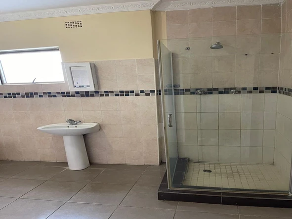 3 Bedroom Flat & Apartment