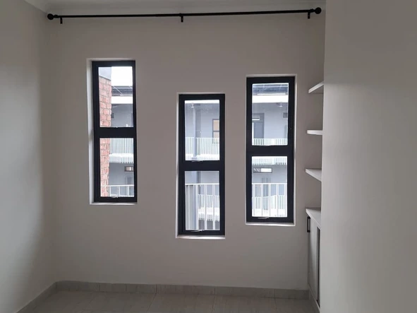 2 Bedroom Flat & Apartment