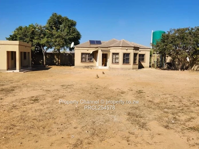 Elizabeth Park Ruwa 1019m² Residential Stand with 2 Cottages 