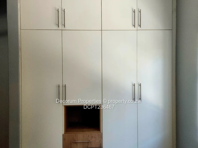 Westlea 2beds flat to let