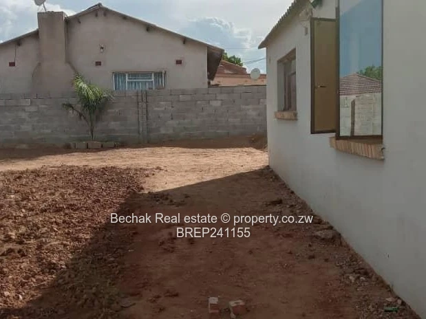 Mahatshula 2-Bed cottage: Fitted Kitchen, Tank & Garden