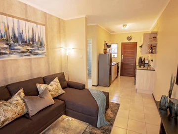 2 Bedroom Flat & Apartment