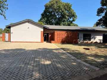 4 Bedroom Flat & Apartment