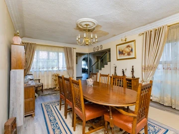 5 Bedroom House