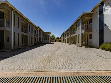 2 Bedroom Flat & Apartment