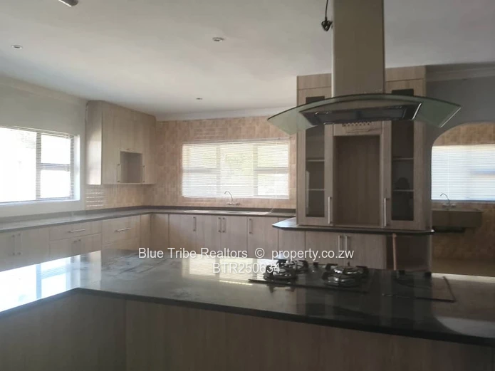 House to rent in Brookview (Sole Mandate)