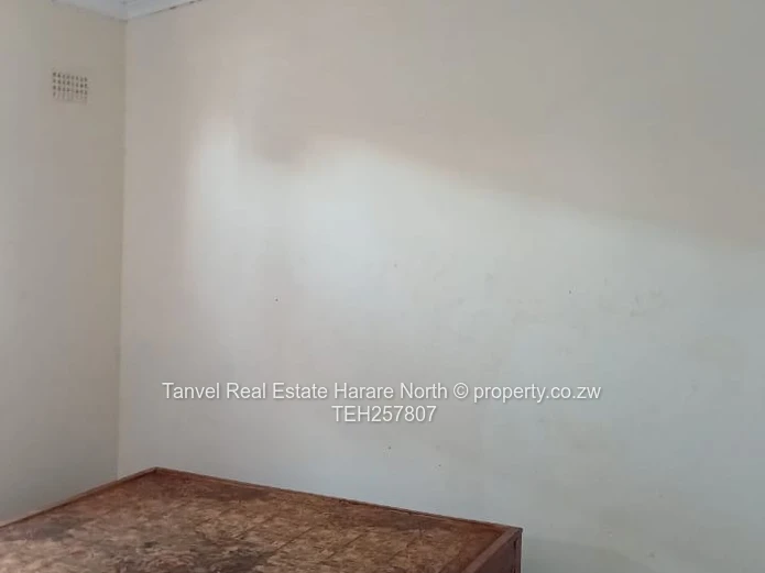 Hatcliffe, 70k,5 bedrooms two kitchens and a lounge ,2 bathrooms with toilets with both shower and t