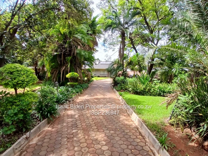 Chisipite 4 Bedroom House with Pool