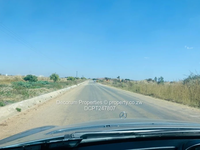 700 m² Nyabira Stand — Tarred Roadfront, Sewers & Water