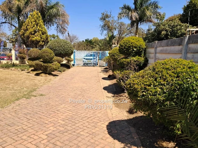 Eastlea 3-Bed Home — Large Garden, Borehole & Driveway