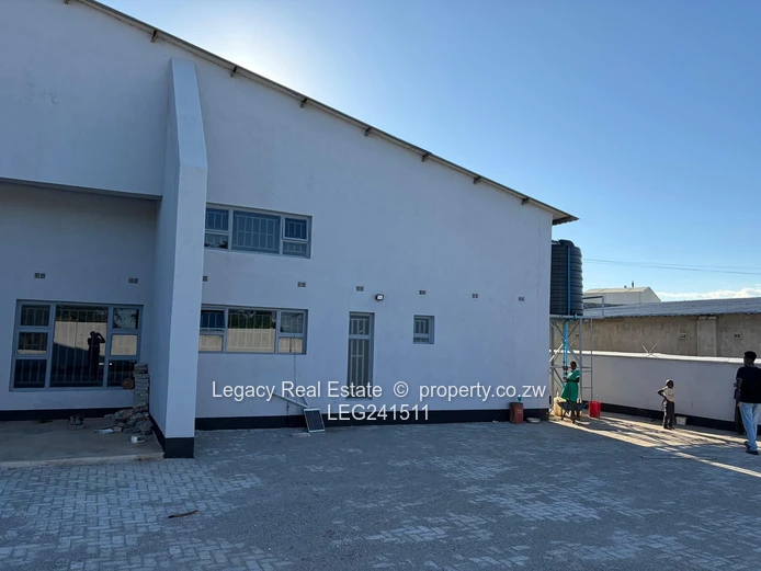 Well-Maintained 1,000m² Warehouse with 3-Phase Power – To Let
