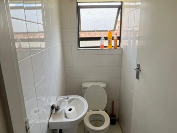 2 Bedroom Flat & Apartment