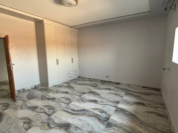 6 Bedroom House