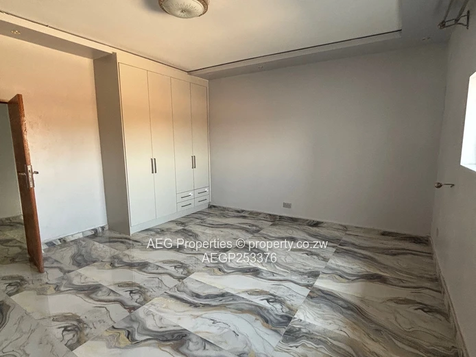 6 Bed House To Rent In Gletwyn 