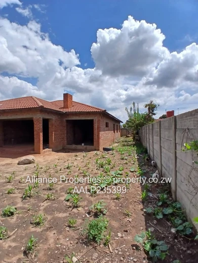 Premium Investment Canvas: Spacious 5-Bedroom Shell on 600sqm in Coveted Zimre Park