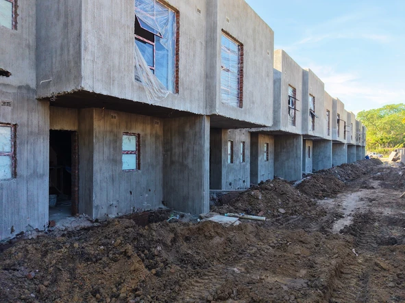 2 Bedroom Flat & Apartment