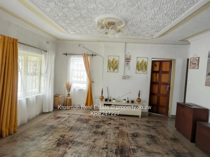Cherutombo Gated walled 3-Bed with Garden, En-Suite & Decorative Ceilings — Marondera (Sole Mandate)