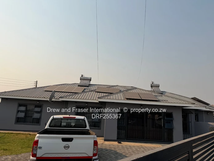 Modern 4-Bed Gated Home with Borehole & Solar Geysers, Mabvazuva