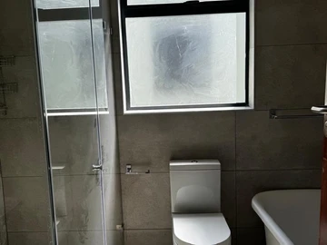 3 Bedroom Flat & Apartment