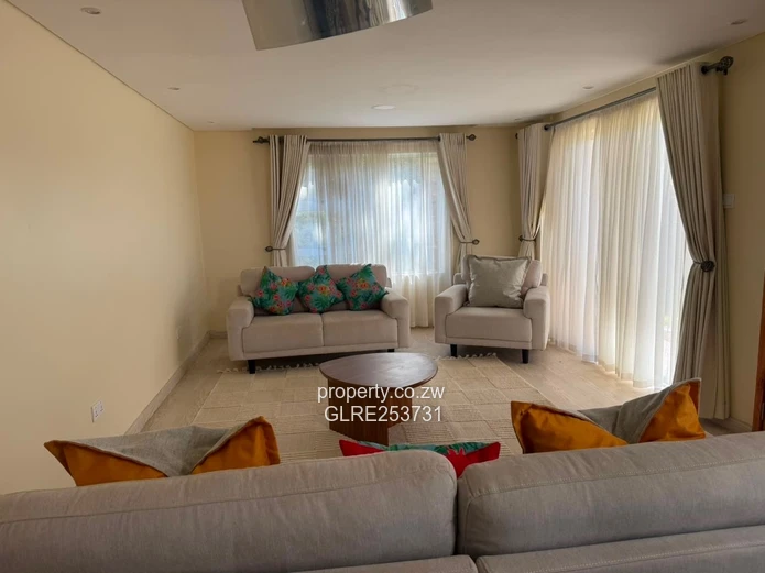 Sunny 3-Bed Apartment with Garden & Balcony in Greystone Park