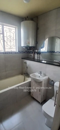 bedsitter available to let in Avenues