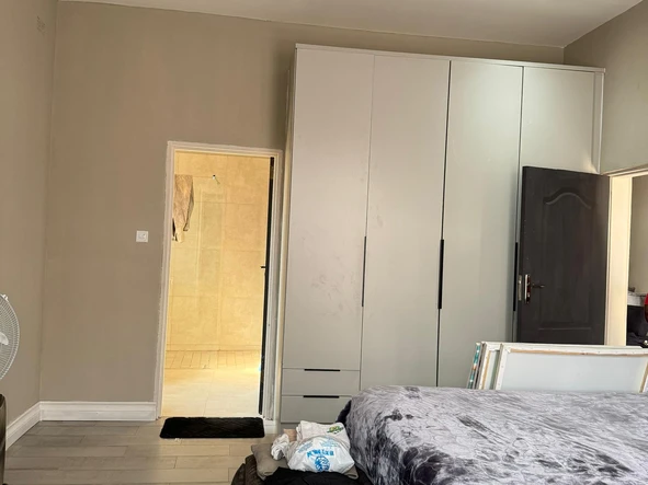 3 Bedroom Flat & Apartment