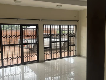 3 Bedroom Flat & Apartment