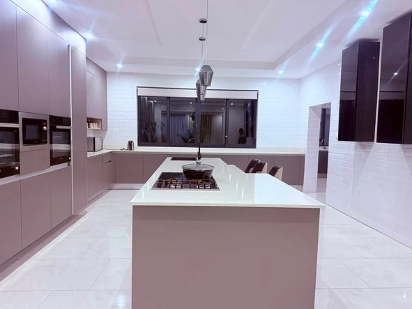 6 Bedroom House