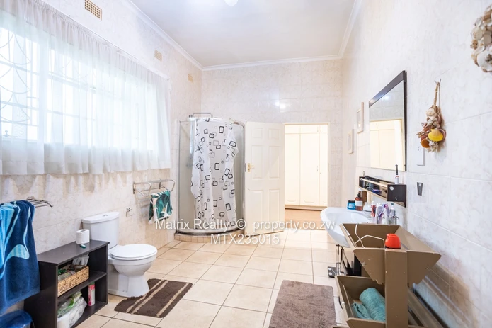 6 Bedroom House for Sale in Chisipite