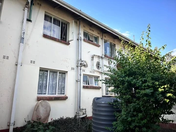 2 Bedroom Flat & Apartment