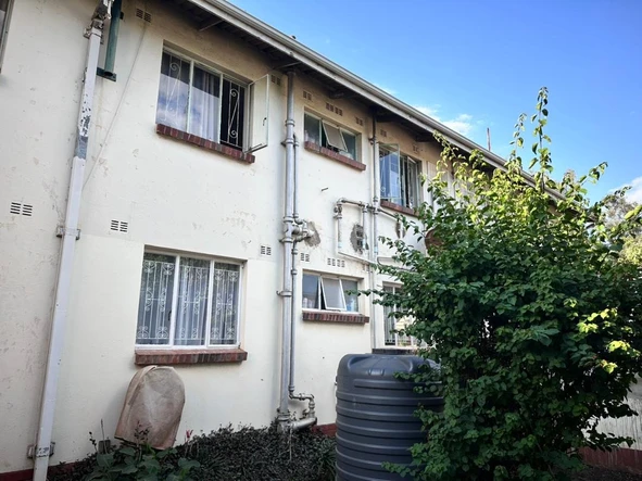 2 Bedroom Flat & Apartment