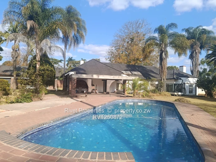 Spacious Highlands 5-Bed Home UNDER RENOVATION EXCELLENT LOCATION FOR ANYTHING (Sole Mandate)