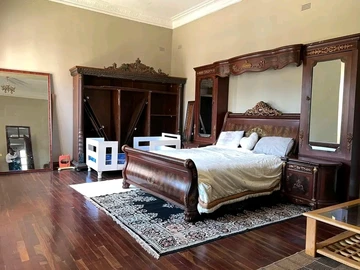 8 Bedroom House