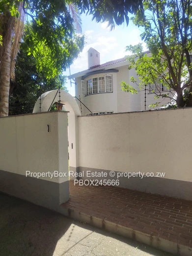 Duplex flat at PeterHall for rent available 1 May 2026!