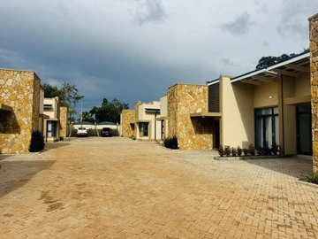 3 Bedroom Flat & Apartment