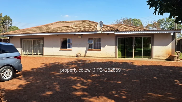 Helensvale, Off Domboshava Road 395K