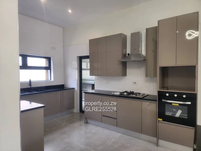 Borrowdale 3-Bed Townhouse - Fitted Kitchen, Tiled Baths